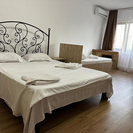Pensiune Restaurant Rustic Rm Sarat راميكو سارات المظهر الخارجي الصورة