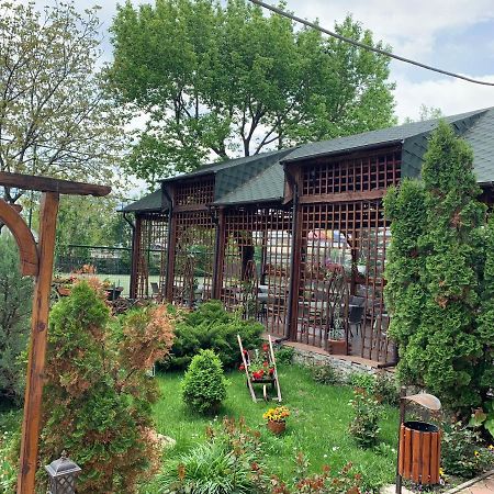Pensiune Restaurant Rustic Rm Sarat راميكو سارات المظهر الخارجي الصورة
