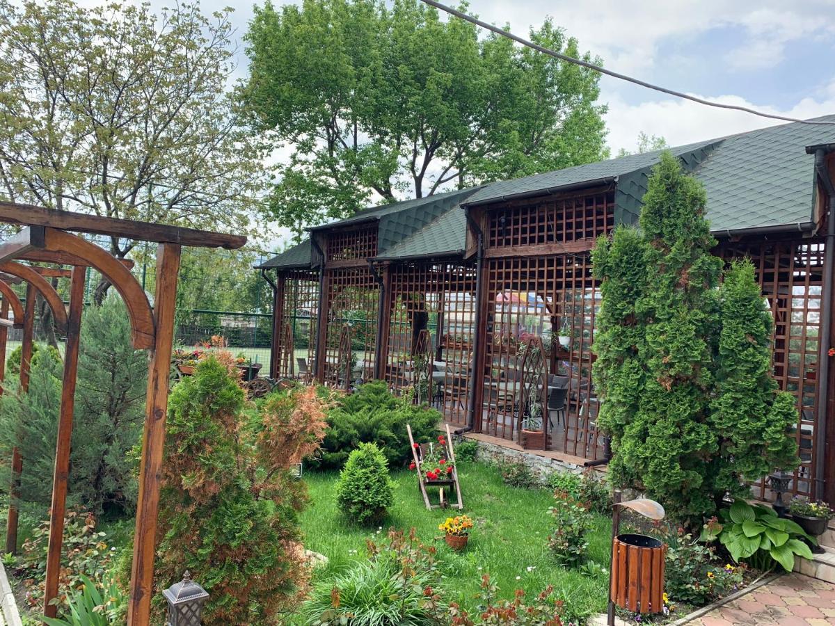 Pensiune Restaurant Rustic Rm Sarat راميكو سارات المظهر الخارجي الصورة