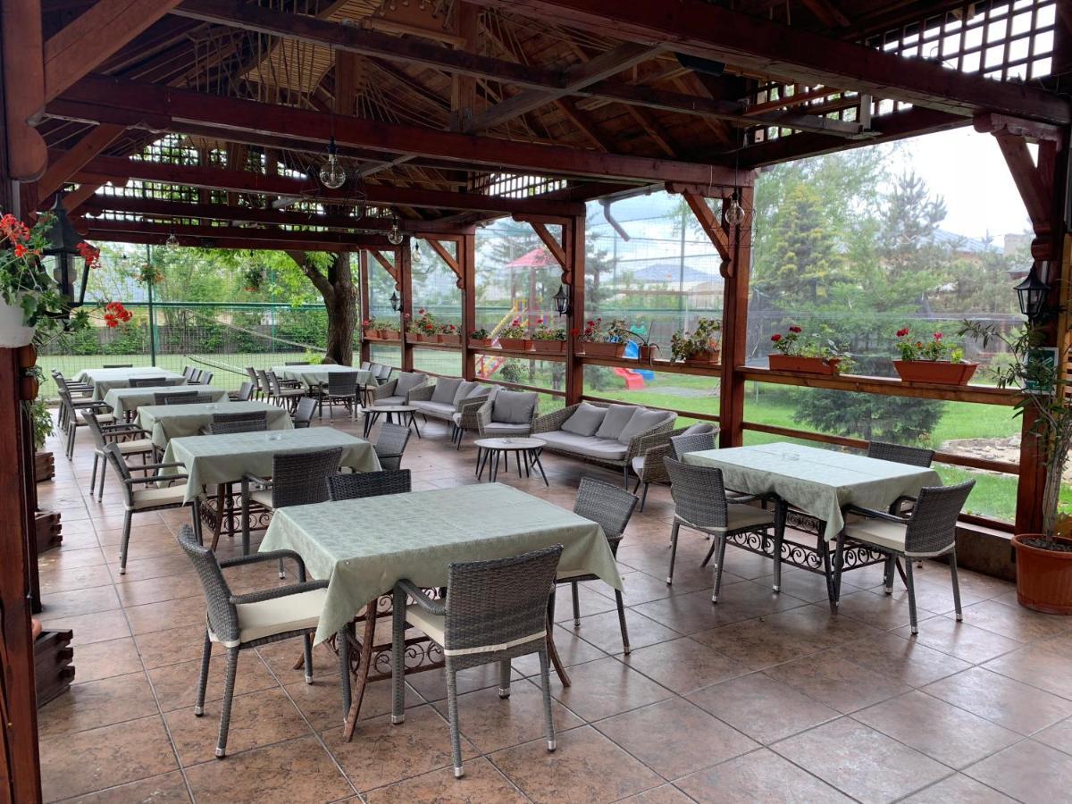 Pensiune Restaurant Rustic Rm Sarat راميكو سارات المظهر الخارجي الصورة