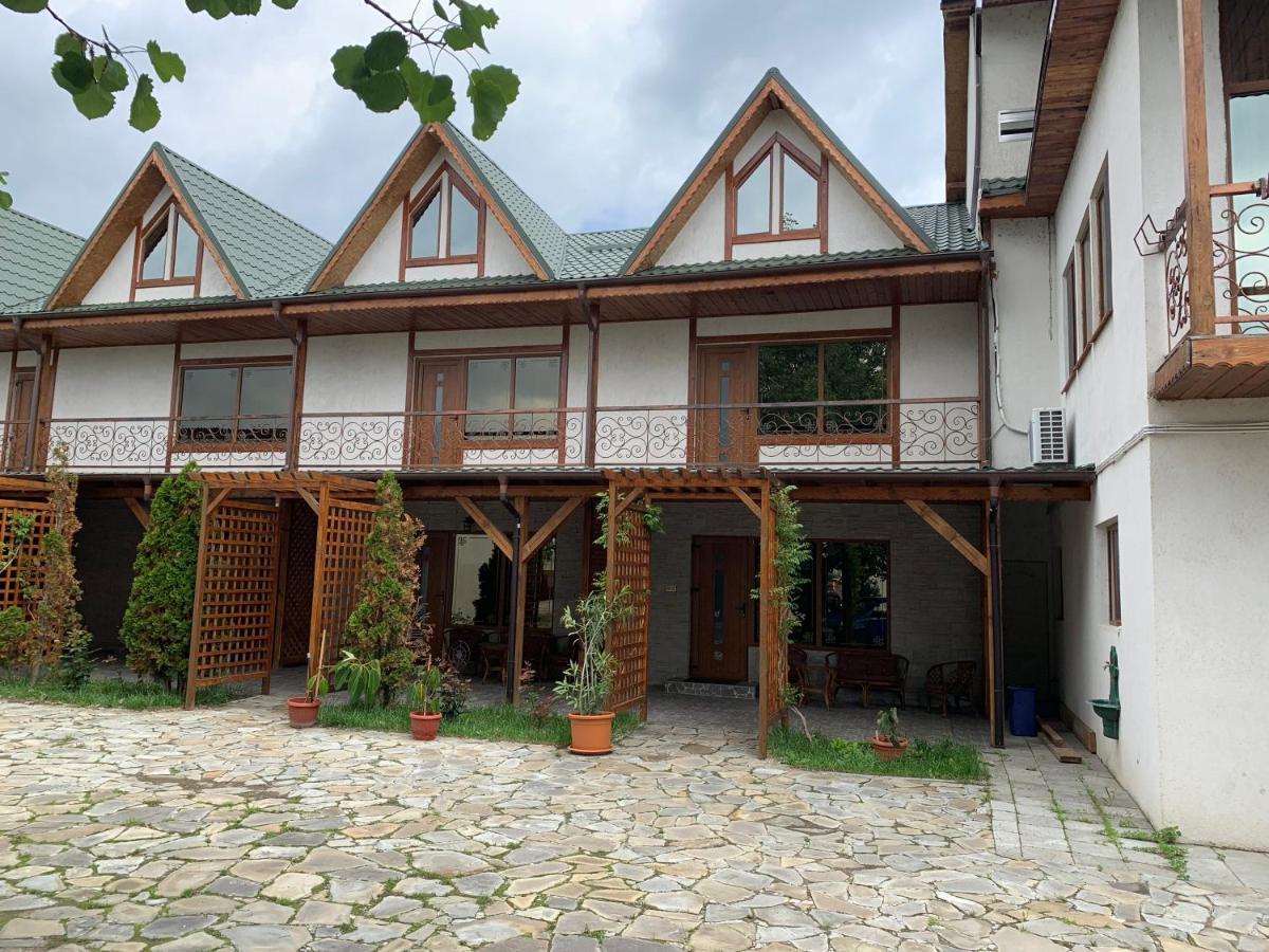 Pensiune Restaurant Rustic Rm Sarat راميكو سارات المظهر الخارجي الصورة