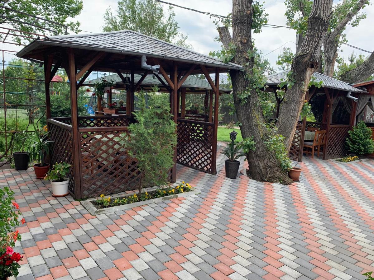 Pensiune Restaurant Rustic Rm Sarat راميكو سارات المظهر الخارجي الصورة